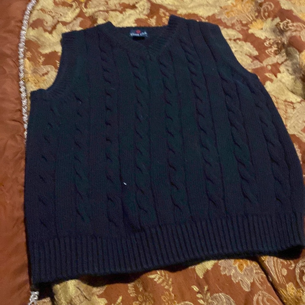 Boys Black sweater size 14/16 Class Club